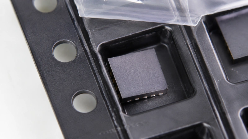Electronic component tilted inside an embossed carrier tape pocket with excessive side clearance